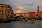 Puente de Rialto atardecer Venecia