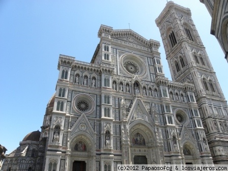Duomo de Florencia
De lejos, majestuosa, pero de cerca es espléndida e impresionante.
solo por verlo merece la pena ir a Florencia. El resto de la ciudad también merece la pena, y mucho, verla

