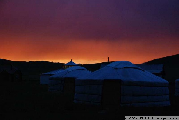 Atardecer despues de la tormenta
Atardecer despues de una tormenta en un campamento de Gers, en la estepa de Mongolia
