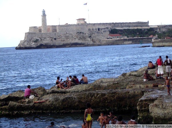 LA HABANA - CASTILLO DEL MORRO
Castillo español en La Habana. Aun, hoy en día, se raliza el conocido como Cañonazo: http://www.losviajeros.com/noticias.php?n=193

