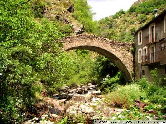 PUENTE MEDIEVAL EN EL PIRINEO
Puente de piedra
