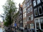 AMSTERDAM CASAS TORCIDAS