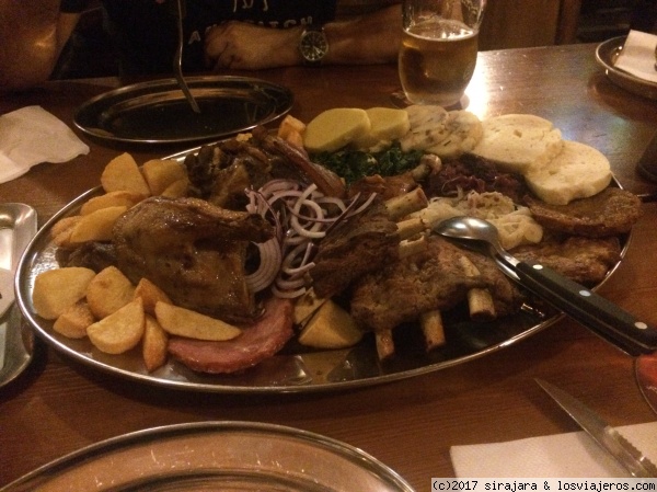 Taberna U Sadhu
Plato típico de carne
