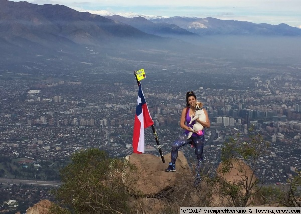 Orgullosas de hacer cumbre en Cerro MANQUEHUE, Santiago
El Manquehue (