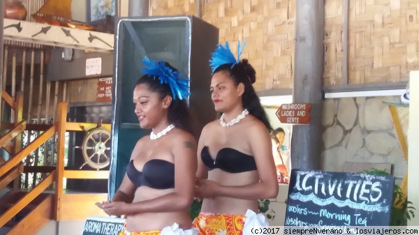 Danzas polinesias en BEACHCOMBER Island, FIYI
Excursión a la Isla BEACHCOMBER desde FIRST LANDING, un embarcadero situado entre Lautoka y Nadi en la costa oeste de VITI LEVU, la mayor isla de Fiyi. Te reciben con cánticos de la Melanesia y de la Polinesia, interpretando después unas danzas de esas zonas.
