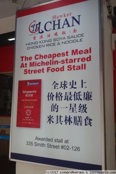 Chollo: local con Estrella Michelin Hawker CHAN
En Singapur es posible que dos personas coman por total 11Eur en el local galardonado por la Guia Michelin con una de sus deseadas estrellas. Este chollo  de comida rápida es el Hawker CHAN, cerca del metro Chinatown. Tras media hora de cola para pagar y retirar el pedido, degustamos su premiado pollo laqueado con noodles y una trilogía de carnes, quedando convencidos que merecen esa distinción.
