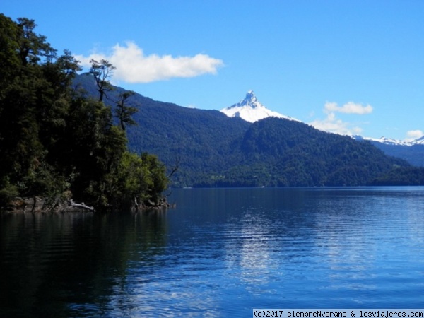 Lago de Todos los Santos
Volcán PUNTIAGUDO visto desde el lago
