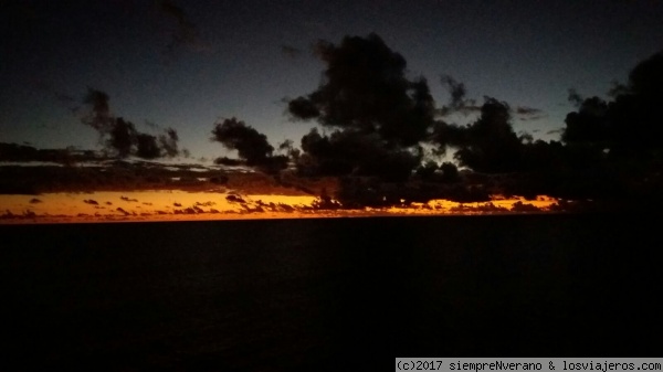 Amanece en el MAR del CORAL, MELANESIA
Espectaculares luces del alba desde alta mar, a bordo del Voyager OtS
