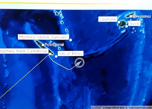 Navegando por el Océano Pacífico SUR
El PACÍFICO es el océano más grande del planeta, cubriendo el 30% de la Tierra. Delimita principalmente con los continentes de América, Ásia y Oceanía, así como con el océano Antártico en latitud 60º sur. Su distancia más ancha es de casi 20mil kms en latitud 5° norte y alberga las fosas más profundas del planeta. Fotos durante el crucero por el Pacífico Sur tocando los puertos de Sídney, Noumea y Isla de los Pinos /Nueva Caledonia), Isla Misterio (Vanuatu), Lautoka y Suva (Fiyi) , a bordo del VOYAGER OtS de Royal Caribbean.
