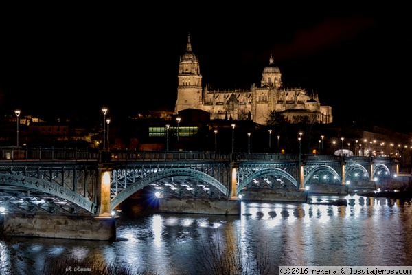 catedral salamanca
Vistas de noche de la catedral de Salamanca desde la orilla del rio Tormes
