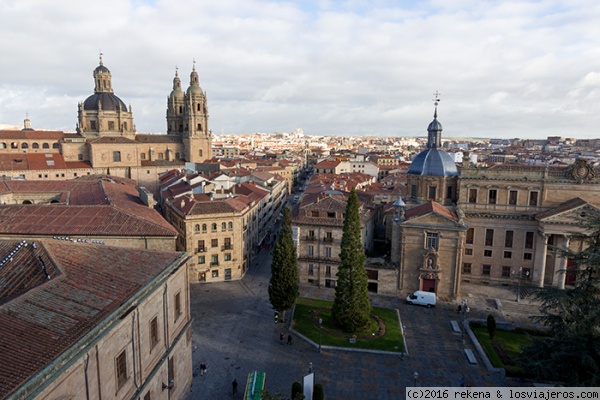 Vistas desde las alturas de la catedral de salamanca
Gracias a la propuesta de IERONIMUS se puede visitar la catedral desde las alturas paseando por el tejado o los pasillos de los balcones interiores disfrutando de unas vistas increibles.
