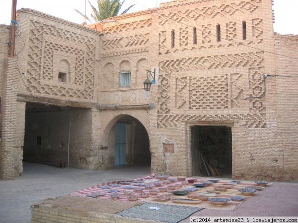 TOZEUR. TÚNEZ.
Casas de arquitectura tradicional, construidas en ladrillo con motivos geométricos en relieve.
