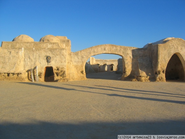 OUNG DJEMEL. TÚNEZ.
En esta zona del desierto tunecino se rodaron películas como La Guerra de las Galaxias y El Paciente Inglés. Aún se conservan algunos decorados.
