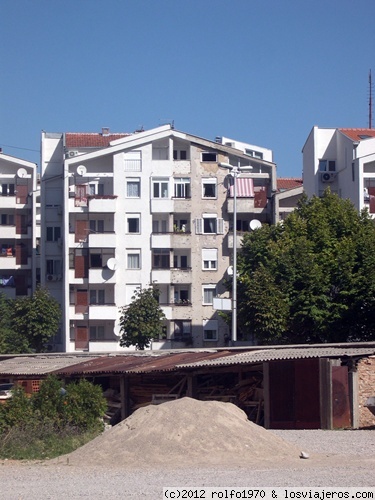 Mostar
Edificio en el que podemos ver como la mitad está reparado y la otra mitad con impactos de bala
