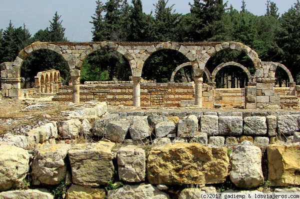 Anjar (عنجر): Ruinas Omeyas
Las ruinas de la ciudad Omeya de Anjar (siglo VIII), en el Valle de Bekaa, son Patrimonio de la UNESCO.
