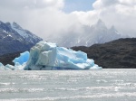 ICEBERG EN EL LAGO GREY