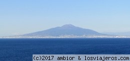 Vesubio
Panorámica de el Vesubio desde Sorrento, dominando la costa napolitana
