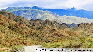 Ruta de los Valles Calchaquíes
La ruta de los Valles Calchaquíes recorre el noroeste de Argentina, desde Salta hasta casi Bolivia, a través de parajes sorprendentes
