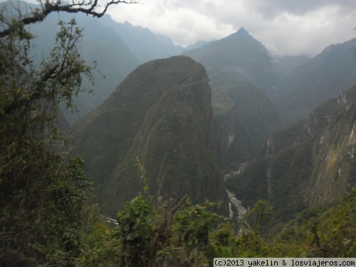 IMPRESIONANTE SUBIDA A MACHU PICCHU
La subida a Machu Picchu es impresinante. La vegetación es densa, los paisajes en altura impresionantes. Subes paralelo al río, asi que es espectacular. El trato del tren y el estado de este, impecables.

