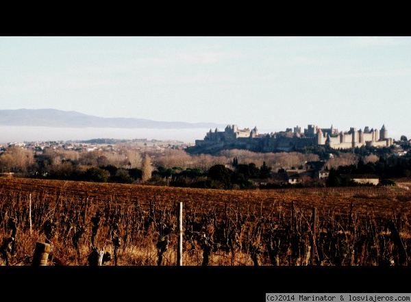 Viñas y ciudadela.
Una panorámica de cine de la ciudad de Carcassonne.
