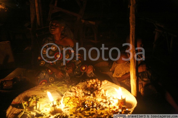 Mercado de las animas en Abomey
Mercado de las animas en Abomey , durante la noche.
