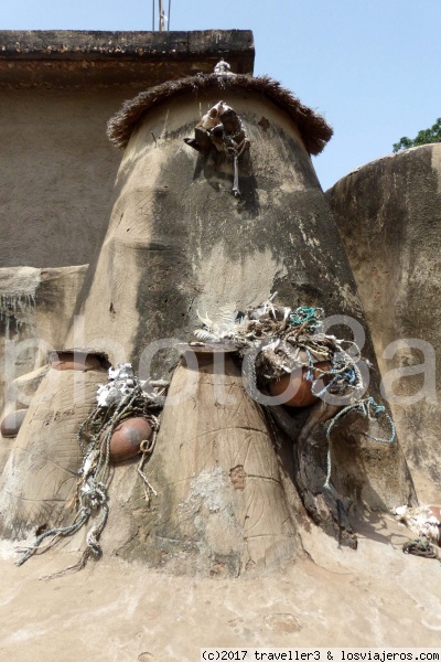 altar con fetiches bolgatanga
altar en Bolgatanga con fetiches.
