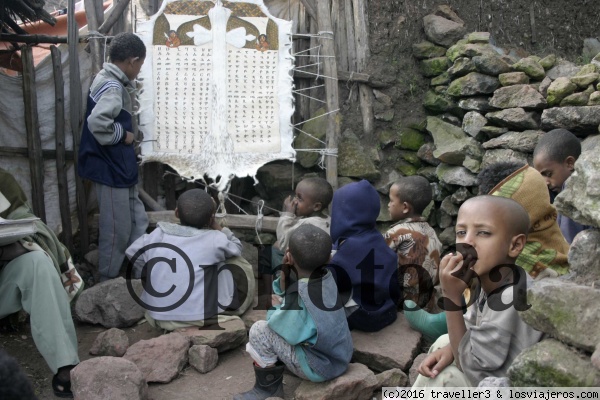 En la escuela en Lalibela
Niño aprendiendo amarico en la escuela en Lalibela
