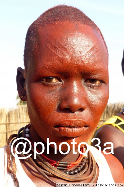 Chica mundari
Joven mundari con escarificacion en la cabeza.Este tipo de practicas ya estan prohibidas.
