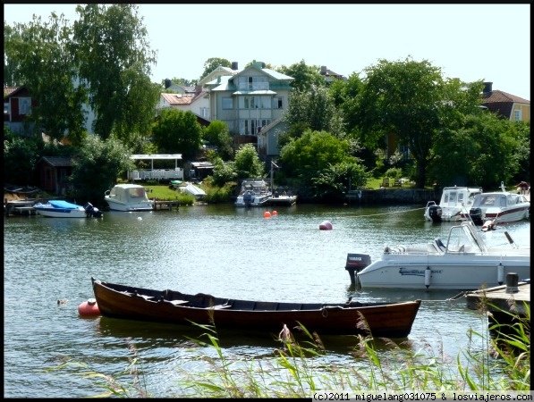 Puerto Hembygdsgarden
Junto a Hembygdsgarden, Vaxholm, está este pequeño puerto con sus barquitas de pesca y lanchas.
