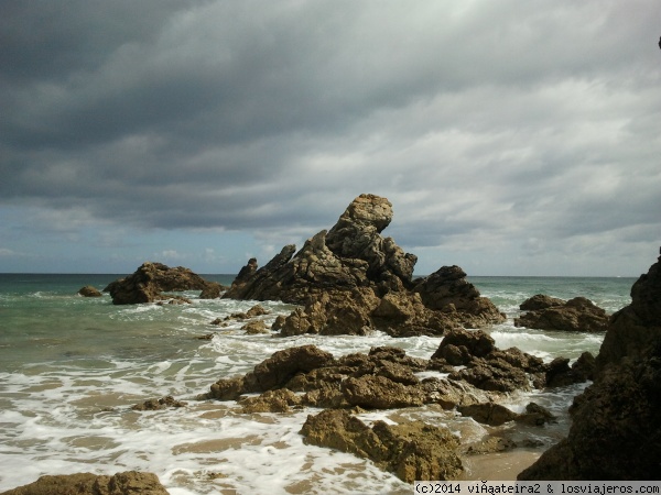 Playa de Peñaronda
En el ayuntamiento de Castropol, Asturias,  típica playa cantábrica de mar bravo.
