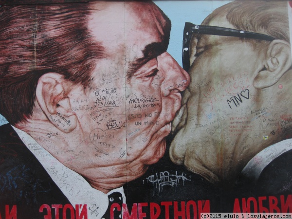 Muro de Berlín
El beso entre el líder de la URSS y de la DDR en el East Side Gallery de Berlín
