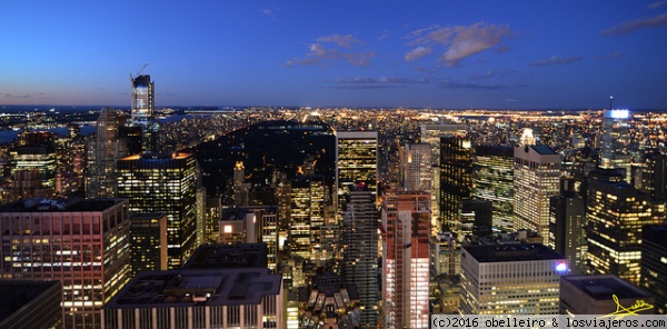 Central Parck al anochecer
Panorámica nocturna sobre la ciudad de Nueva York tomada desde el Top of the Rock
