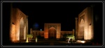 Plaza Registán en Samarkanda. Vista nocturna.