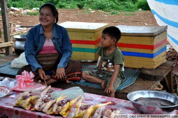 Un pollo para la cena??
Con las vísceras bien a la vista, para que se note que está en buen estado (supongo...)
