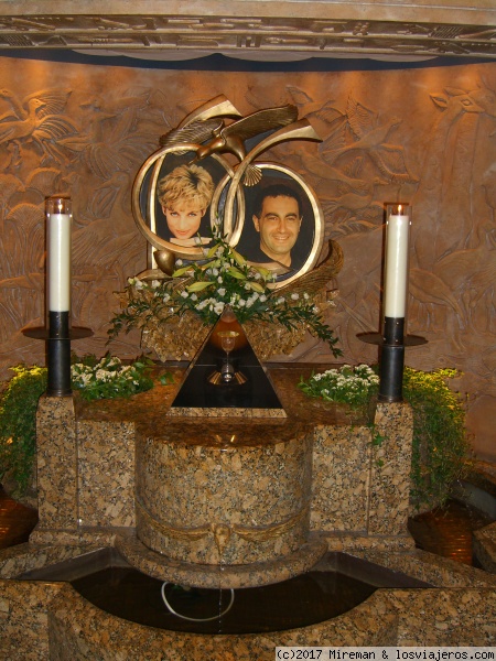 Altar en Harrods
Altar a Lady Di y Dody Alfayet dentro de los almacenes Harrods
