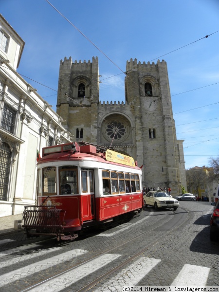 Tranvia el la catedral de Lisboa
Tranvia el la catedral de Lisboa
