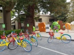 Bicicletas Google y estatuas de Android