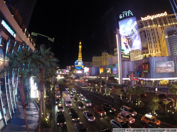 Las Vegas Strip
Es la avenida principal que tiene los casinos mas importantes. Fotografia tomada desde una de las pasarelas.
