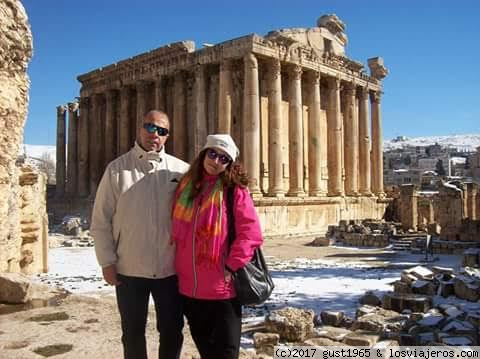 Ruinas de Baalbek
Templo de Venus, en Baalbek. Alguna vez convertido en Igelsia (de Santa Bárbara, en la época romana),fue posteriormente desmontada; no obstante presenta un aceptable estado de conservación.
