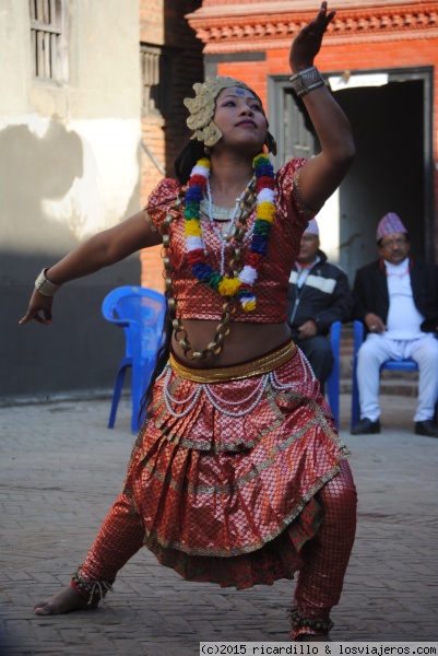 Demostración
Baile típico en Patan (Nepal) aunque para ser sincero todas las canciones me sonaban igual.
