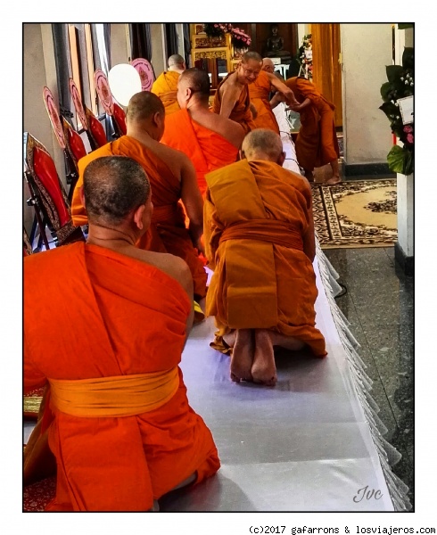 Monjes , entierro
Monjes , entierro en Bangkok
