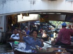 Barca de frutas, mercado flotante