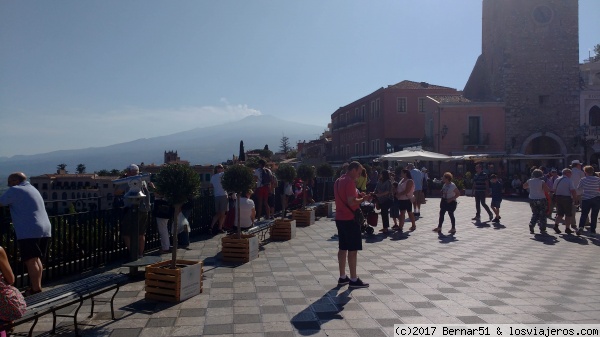 Taormina
Taormina con el Etna al fondo hmeante
