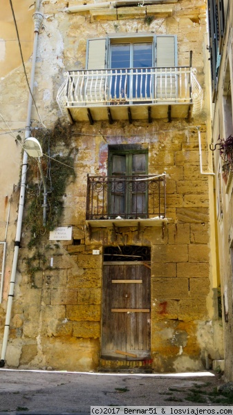 Casa y calle de Agrigento
Estado de deterioro de las casas en Agrigento, esto no implica que el colorido de la piedra sea espectacular
