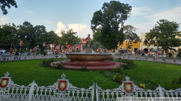 Fuente con el monumento a la mestiza vallisoletana
Fuente con el monumento a la mestiza vallisoletana
