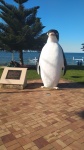 escultura de pingüino en Penguin