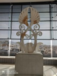escultura muy restaurada en el museo de la acrópolis
