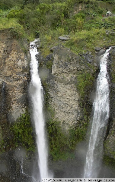 Cascada Manto de la Novia
La Cascada de la Novia está formada con las aguas del Río Chinchín, su nombre se debe a que la blancura de sus aguas se asemeja a un manto de novia.
La cascada está dentro de la zona de amortiguamiento del Parque Nacional Llanganates, a 11 kilómetros de la ciudad de Baños.
