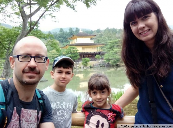 Kinkakuji Temple
Templo Dorado en Familia
