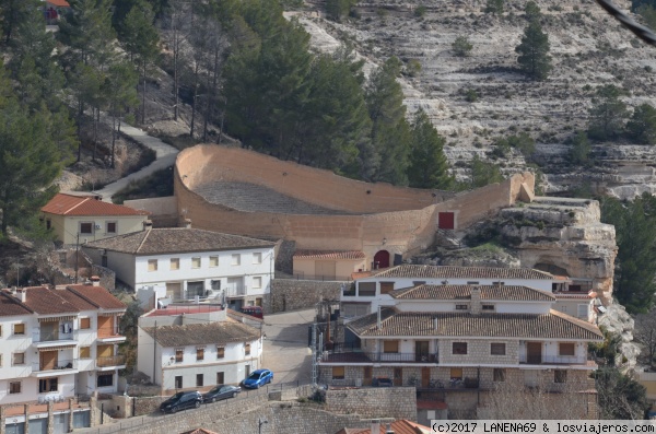 ALCALA DEL JUCAR-ALBACETE
Plaza de Toros,muy singular y única por su deformidad.
